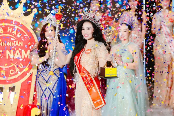 Diện áo dài đậm dấu ấn lịch sử đại lễ 30/4, Lương Thị Hương đăng quang Hoa hậu Doanh nhân Việt Nam Toàn cầu 2025