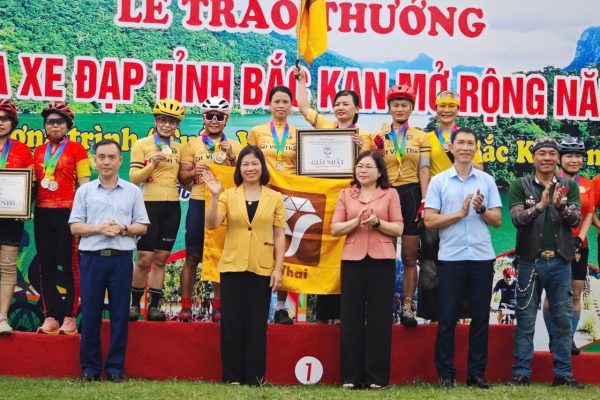 Hoa hậu Đại sứ Lê Thanh Hương đạt thành tích ấn tượng tại giải đua xe đạp tỉnh Bắc Kạn trong màu áo CLB Cát Việt Thái