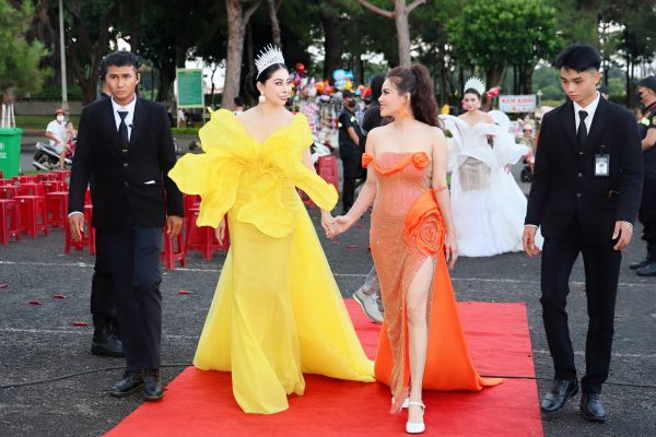 Á Hậu Hạnh Nguyên: “Đóa Hoa Quyền Lực” Tỏa Sáng Tại Đêm Chung Kết Hoa Hậu Doanh Nhân Đại Việt 2025